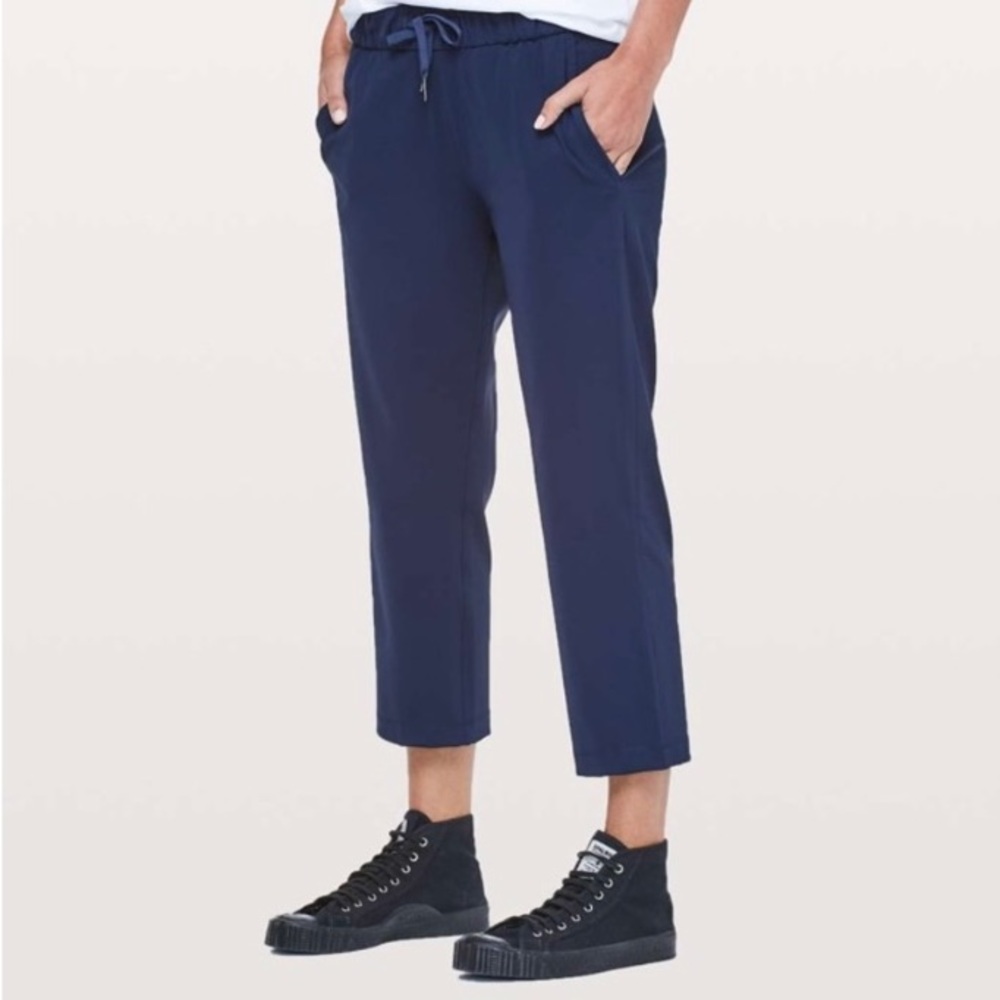 Lululemon cropped navy track pants/ joggers